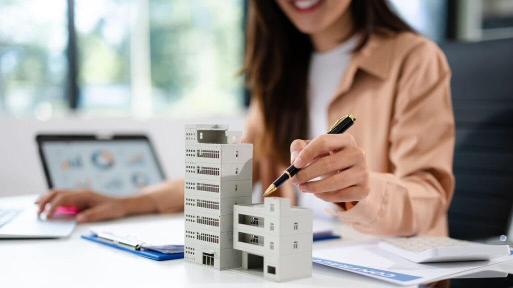 Comprar imóvel na planta: vantagens, riscos e cuidados antes de assinar